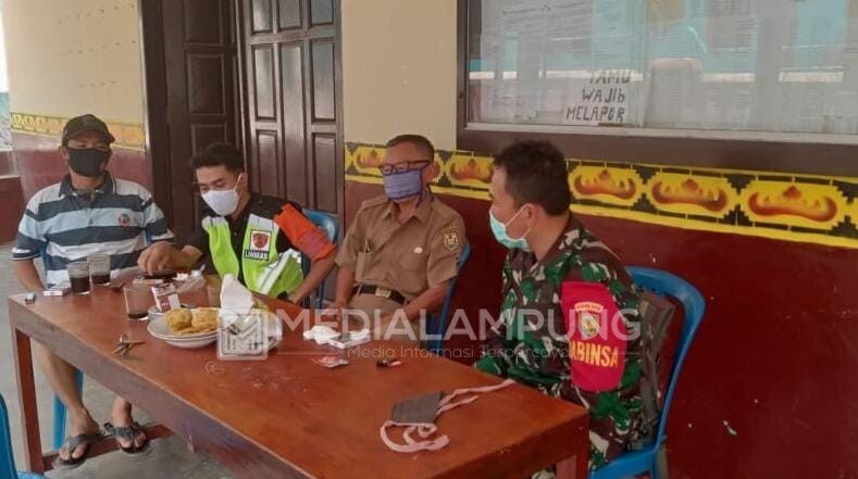 Babinsa Koramil Lakukan Komsos di Wilayah Binaan