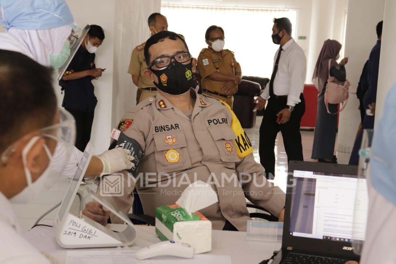 Kapolres Waykanan Jalani Vaksinasi Kedua