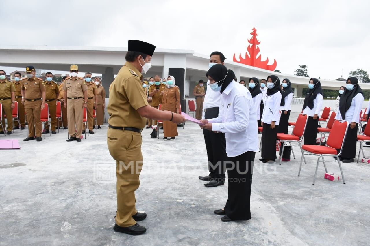 Walikota Herman HN Bagikan SK ke 90 PPPK