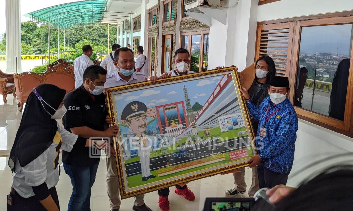 Herman HN Terima Cinderamata dari Forwako