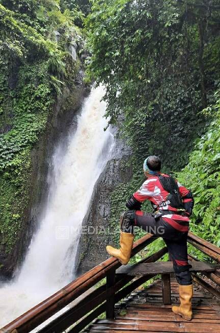 Ngetrail Sembari Explore Keindahan Alam Bumi Lampung Barat