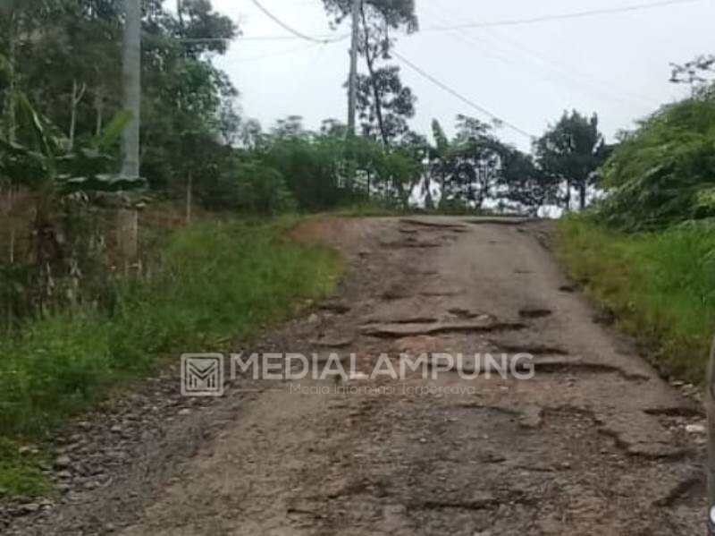 Pengguna Jalan Minta Jalur Tegalrejo Diperbaiki