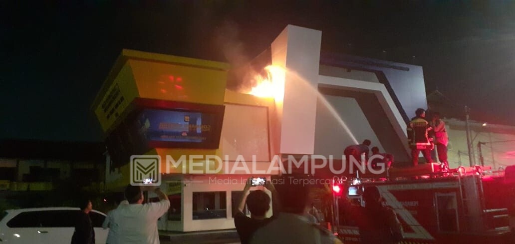 Command Center Polresta Bandarlampung Nyaris Dilahap Si Jago Merah