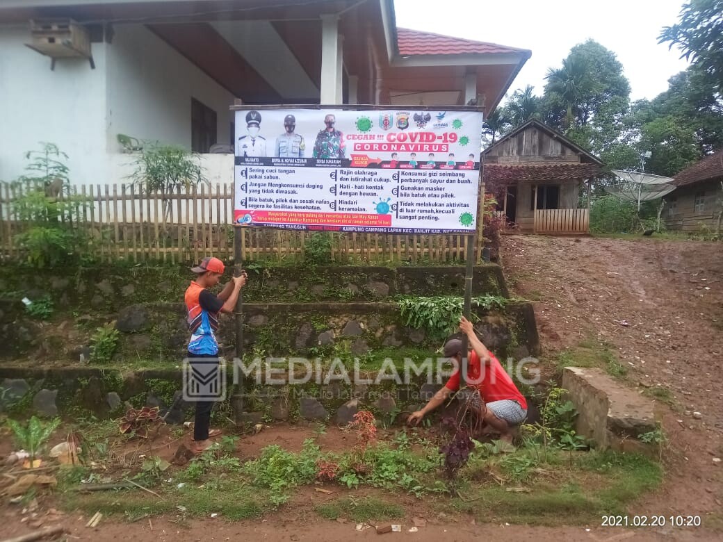 Pemerintah Kampung Campang Lapan Pasang Spanduk Himbauan Prokes