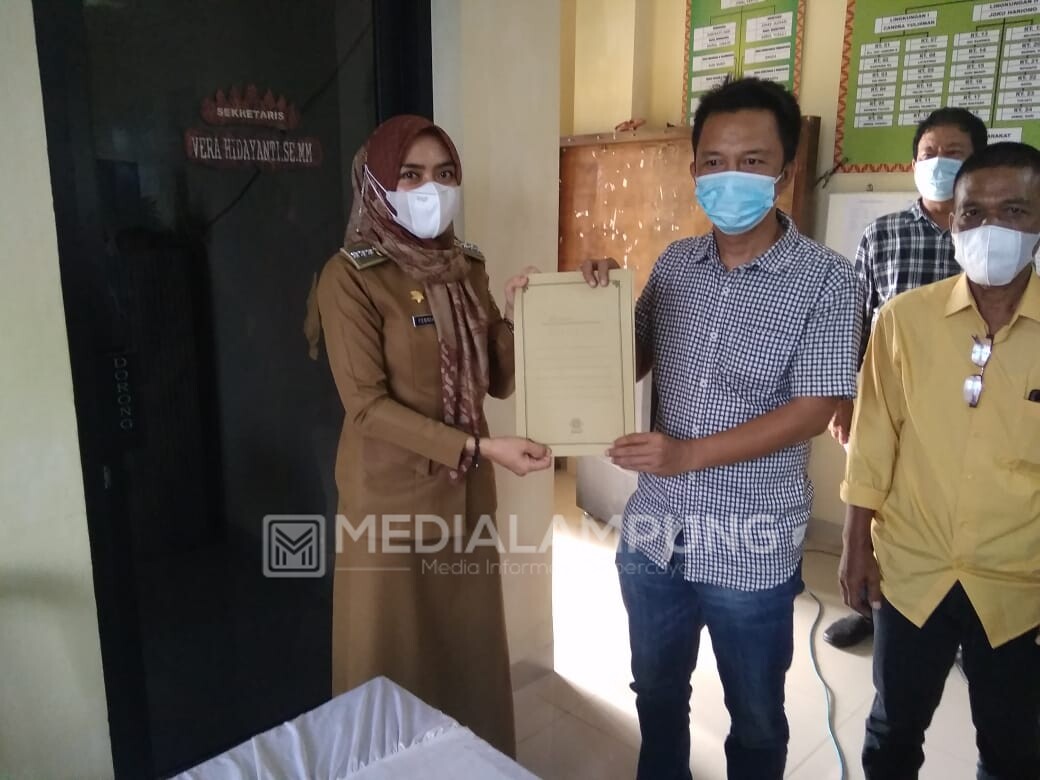 Hari Ini, Camat Febriana Serahkan SK Kaling dan Ketua RT