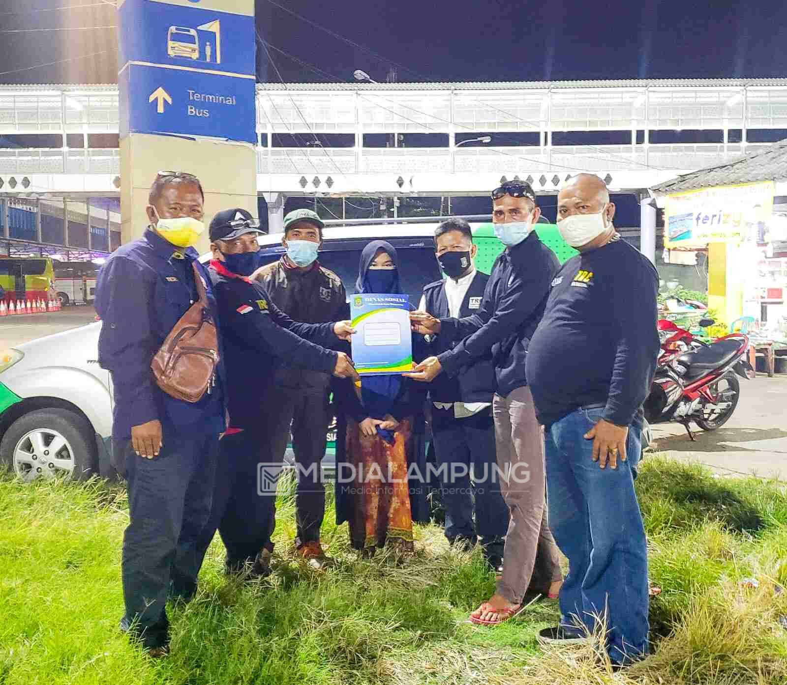 Warga Kebuntebu Ceritakan Pengalaman Buruk Kehilangan KTP di Bandara 