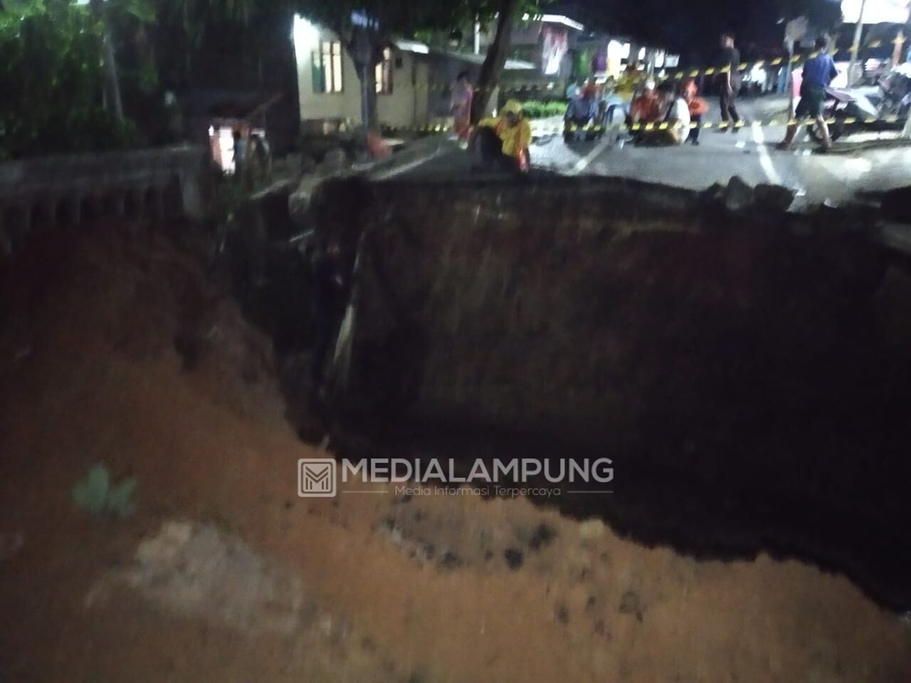 Jembatan Penghubung Dua Kelurahan di Kecamatan Way Halim Ambrol
