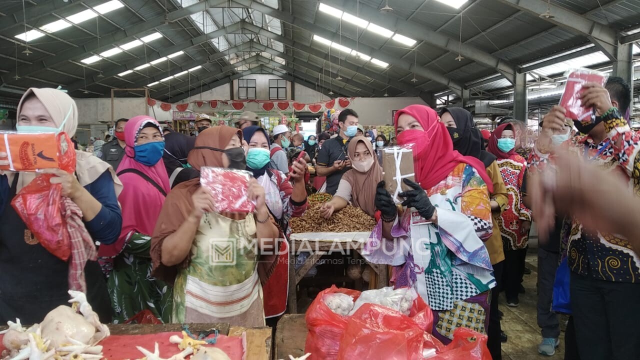 Eva Dwiana Optimis Pasar Tani Jadi Pasar Tradisional Terbaik dan Terbersih