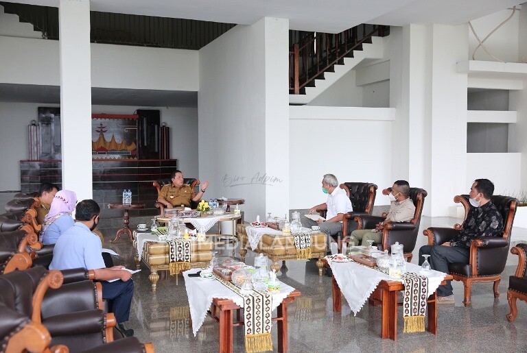 Arinal Kembangkan Pakan Ikan Terapung Bersama Fakultas Pertanian Unila