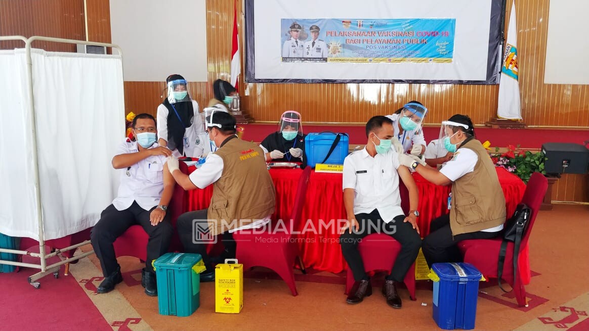 100 Orang ASN Pemkab Waykanan Jalani Vaksinasi