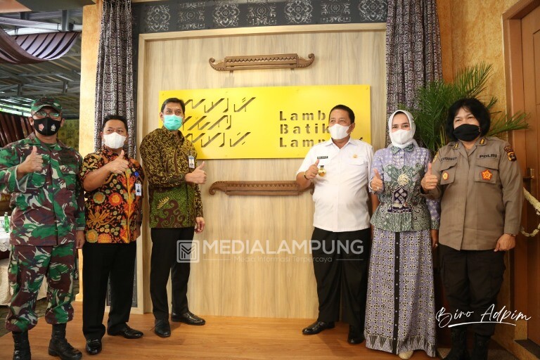 Arinal dan Riana Lakukan Grand Opening Lamban Batik Lampung