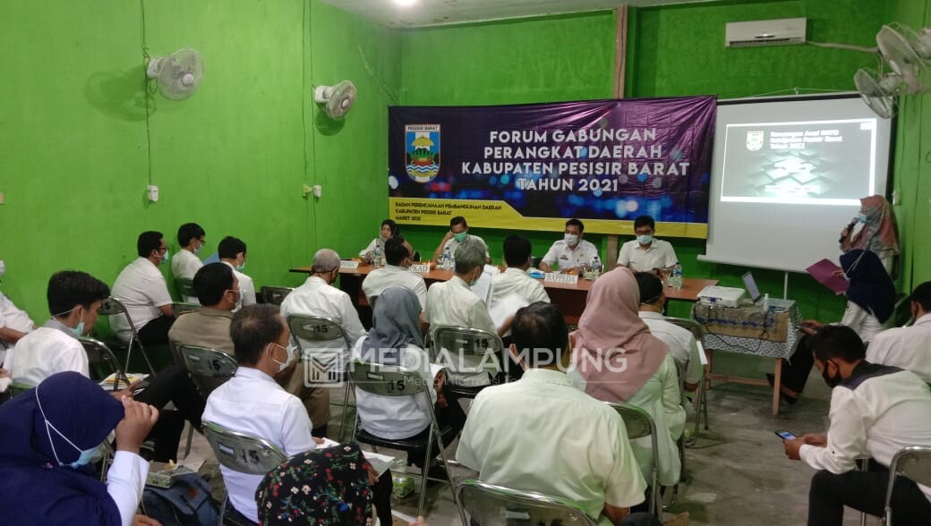 Penyusunan RKPD 2022, Bappeda Pesbar Gelar Forgab Perangkat Daerah