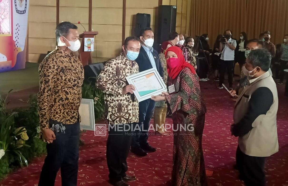 Danramil 410-04 Hadiri Pemberian Penghargaan Bagi Penyelenggara dan Mitra Pilwalkot