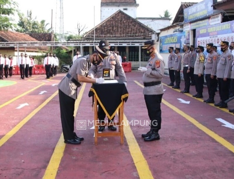 Kapolres Pringsewu Pimpin Sertijab Kasat Intelkam