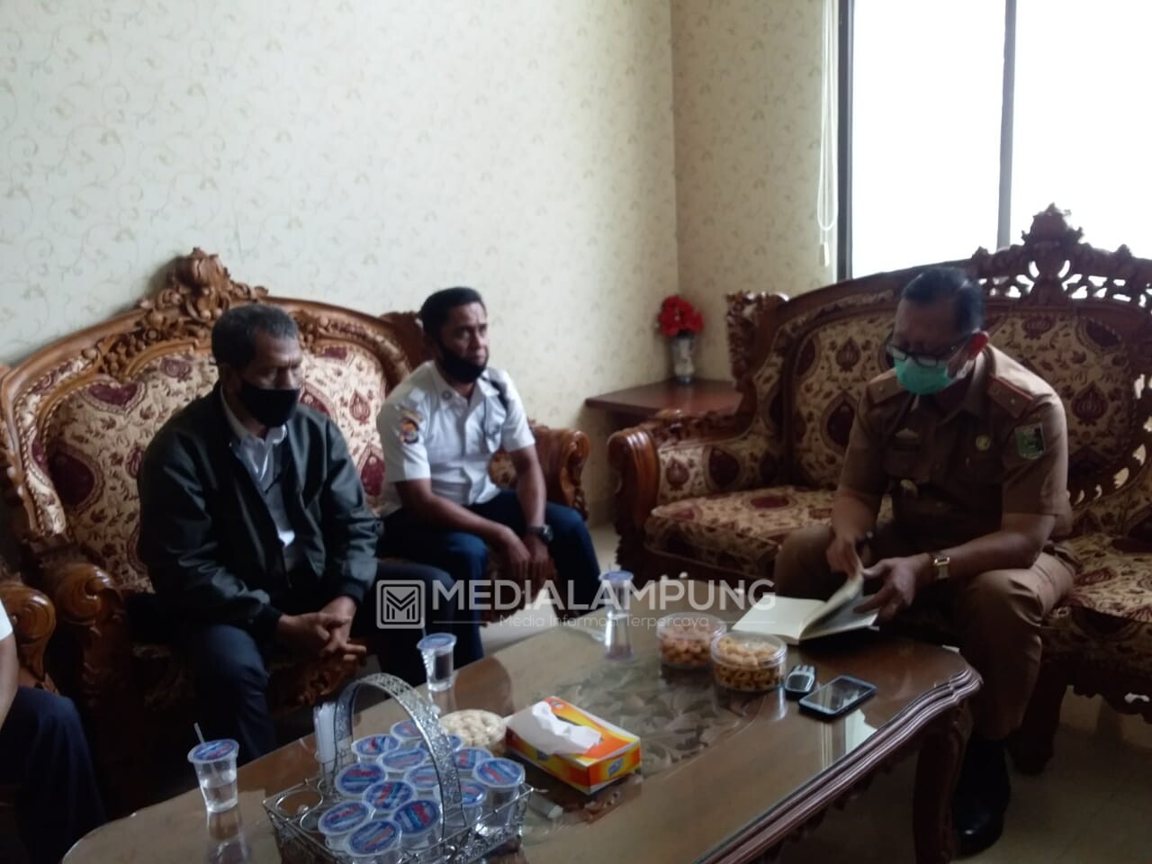 Honor Dipangkas, Satpam Pasar Geruduk Kantor Bupati Lamtim