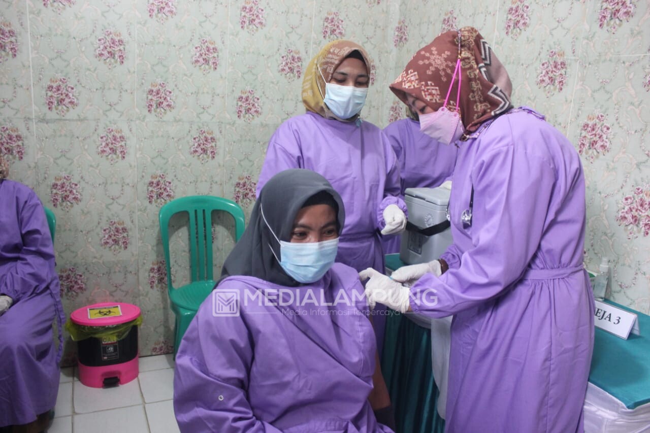 7 Orang Jurnalis Waykanan Jalani Vaksinasi