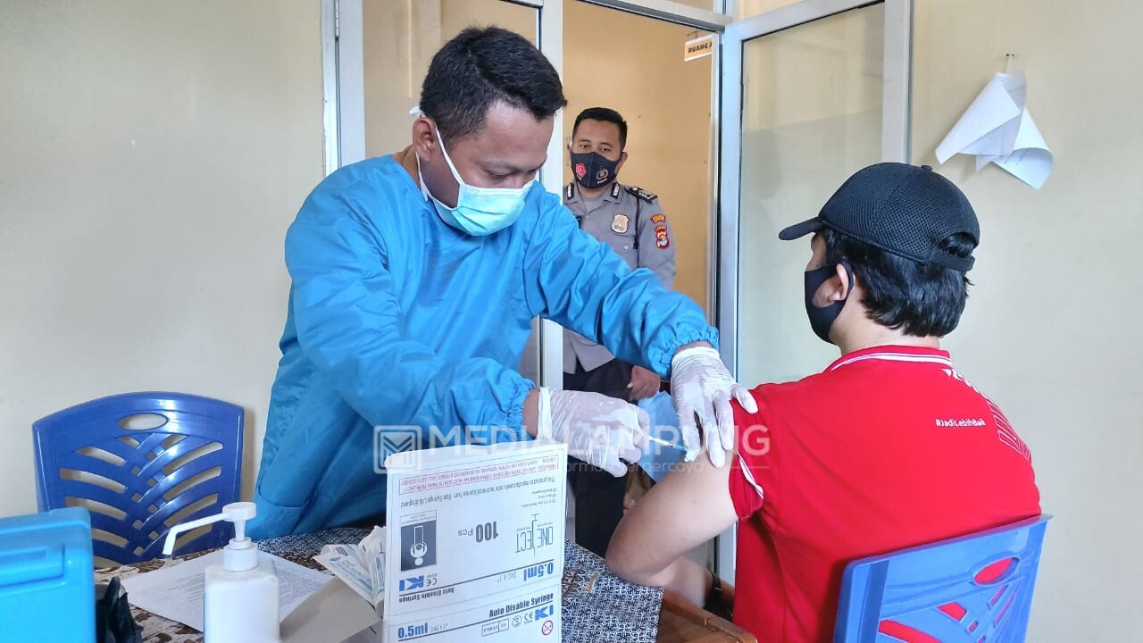Dinkes Pesbar Laksanakan Vaksinasi Tahap Kedua