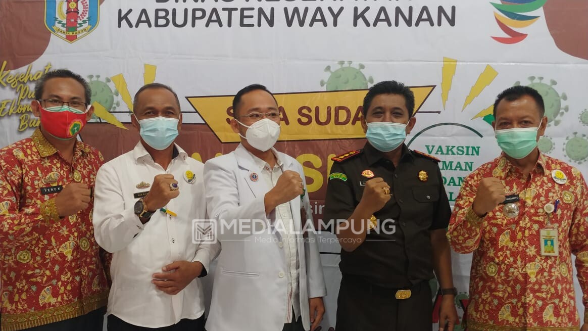 Seluruh Pegawai Kejari Waykanan Jalani Vaksinasi Covid-19