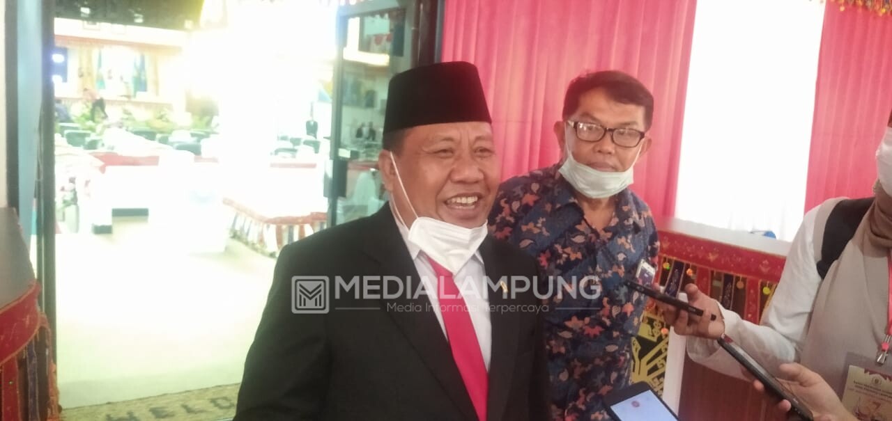 Mingrum Gumay Lantik 2 Anggota DPRD PAW 