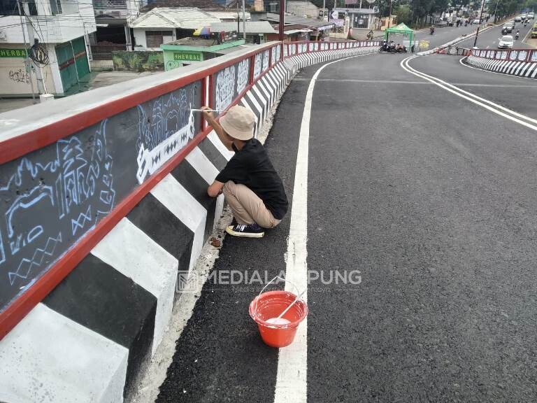 Ornamen Khas Lampung Hiasi Flyover Sultan Agung