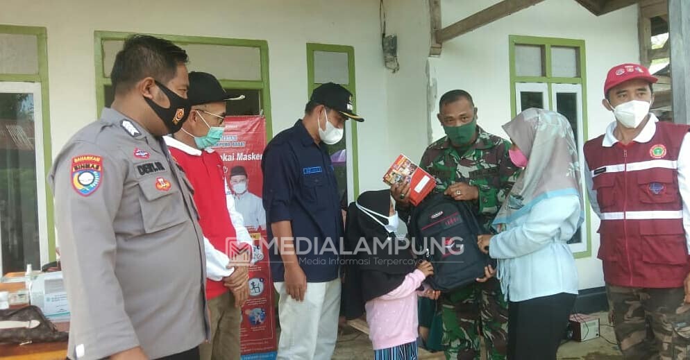 Kunjungi Wilayah Pelosok, Tim Linsek Balikbukit Layani Kesehatan Masyarakat 