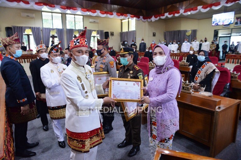 Parosil Beri Penghargaan Elemen Berprestasi dalam Penanganan Covid-19