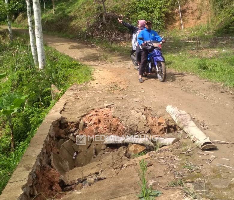 Pembuangan Air Drainase Jalur Pendidikan Yayasan Al Furqon Rusak