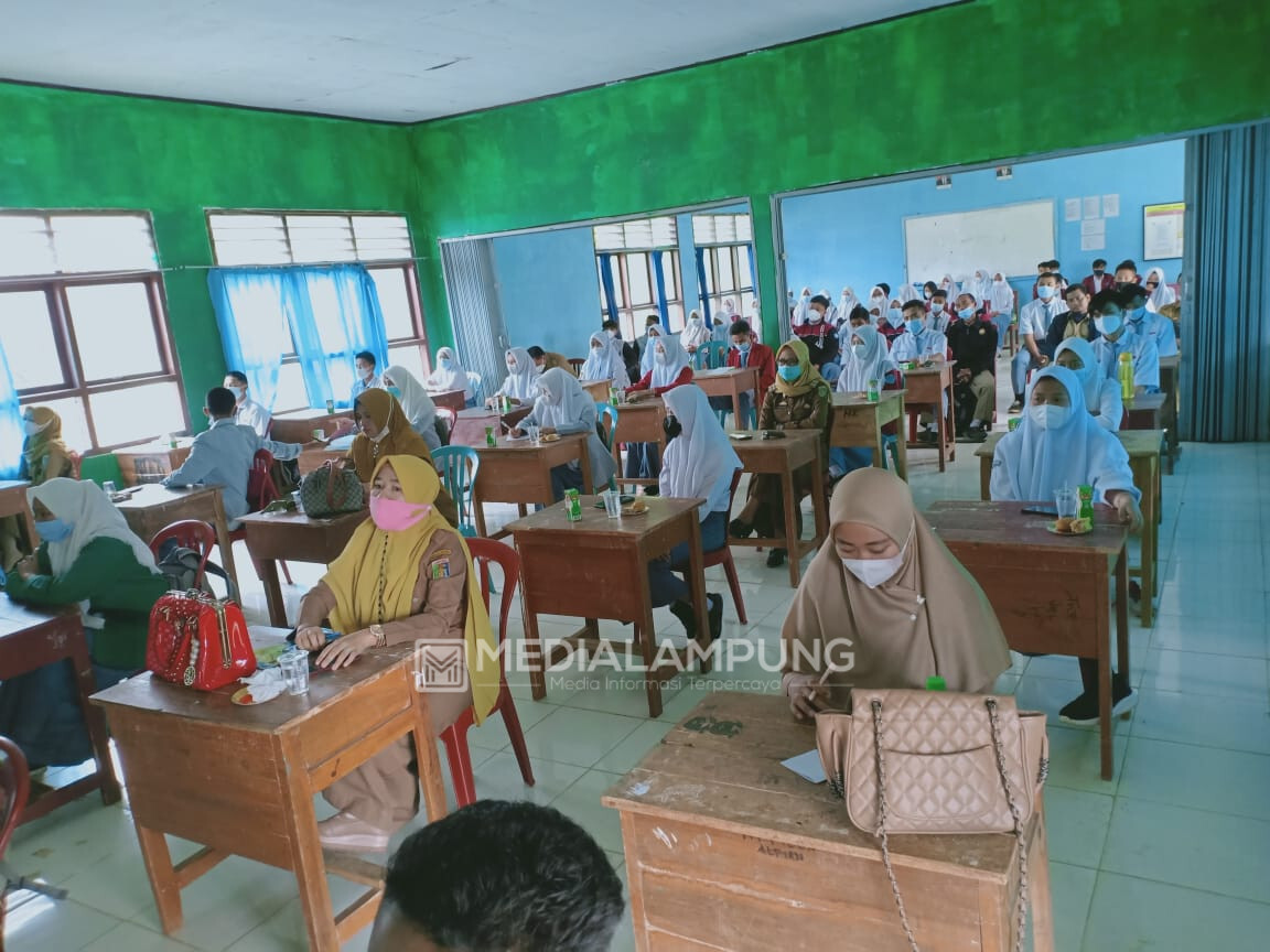 Kejari Lambar Gelar Sosialisasi 'Jaksa Masuk Sekolah' di SMA Negeri 1 Sekincau