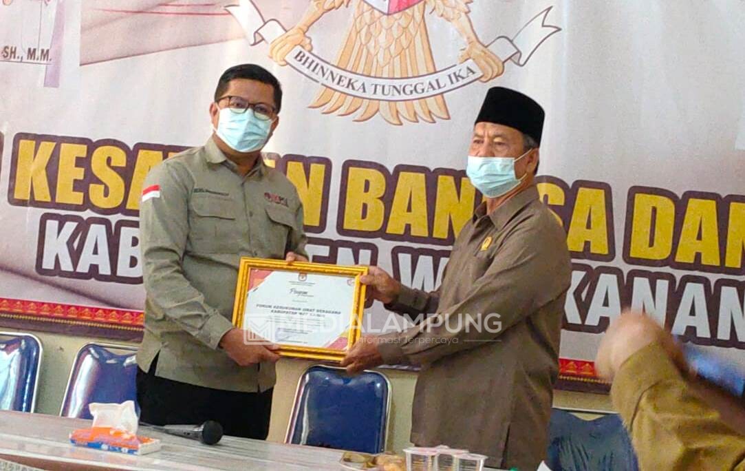 Bantu Sukseskan Pilkada, FKUB Waykanan Terima Penghargaan dari KPU