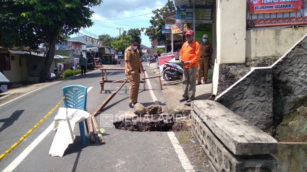 Gorong-gorong Jebol, Jl. Pajajaran Ditutup Sementara