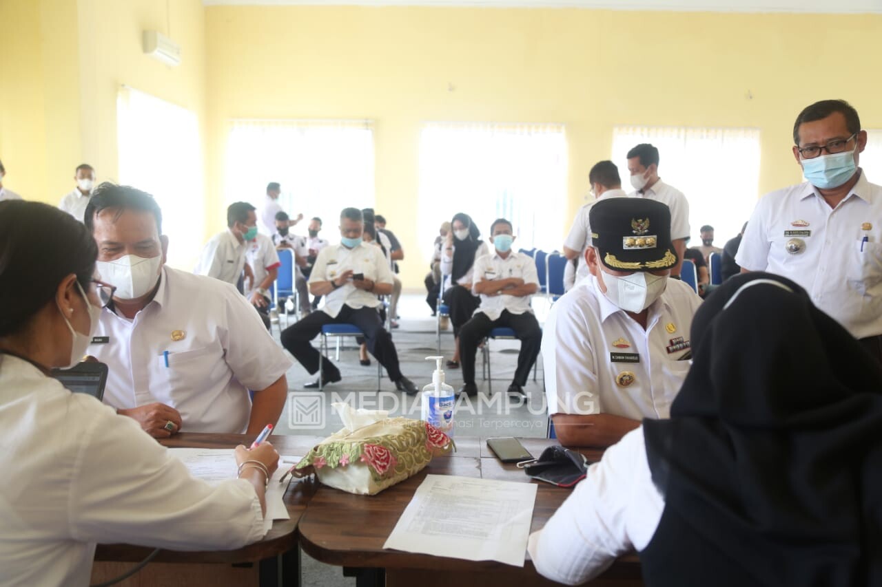 Bupati Lamtim dan Jajaran Jalani Vaksinasi Covid-19 Dosis Kedua