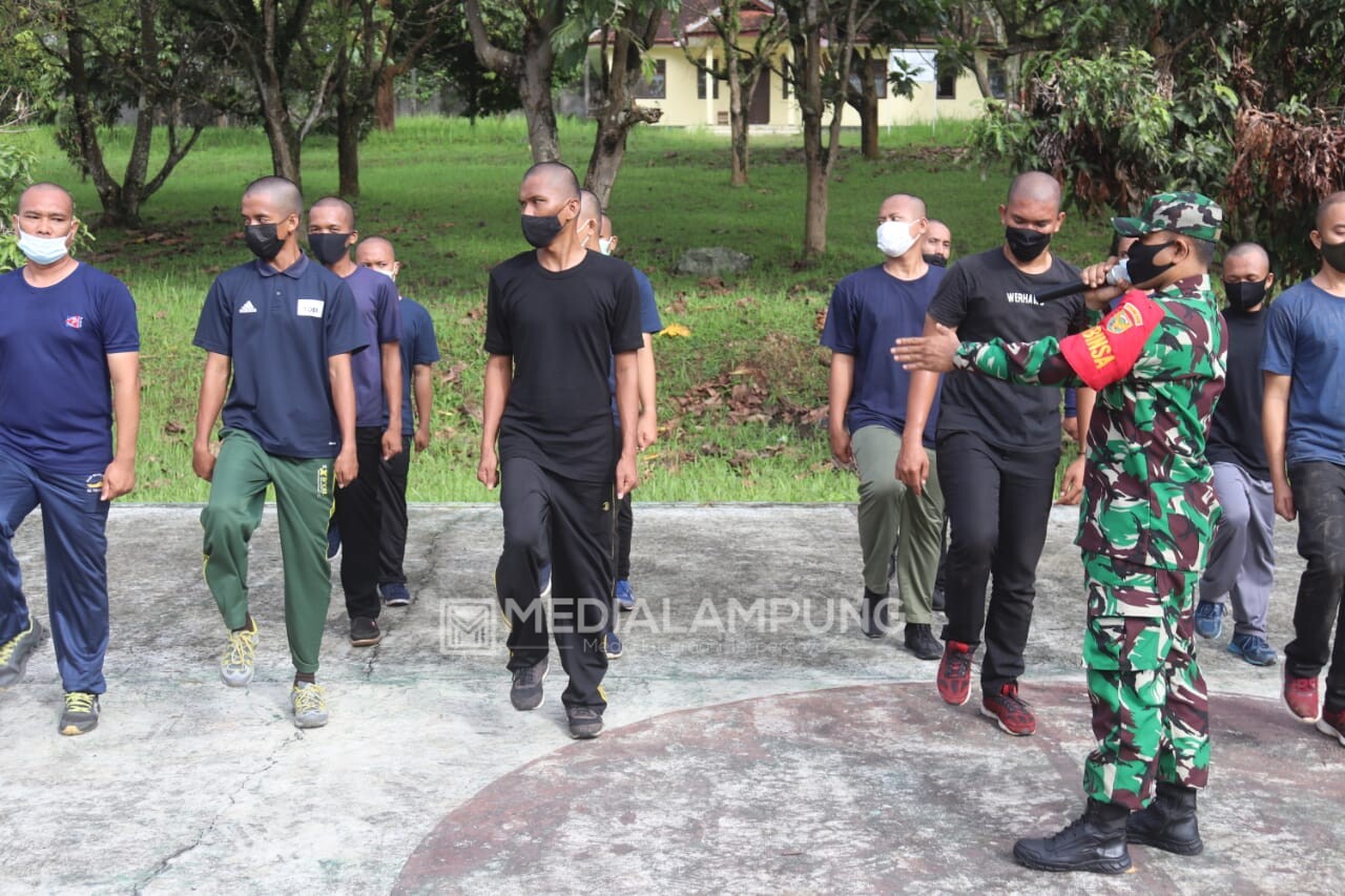 Personel Babinsa Kodim Berikan Diksar Bagi Calon Satgas PB