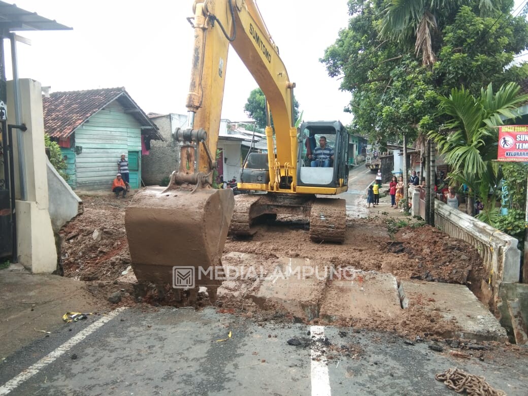 Jembatan Pajajaran yang Ambrol Dipasangi Tiga Box Culvert 