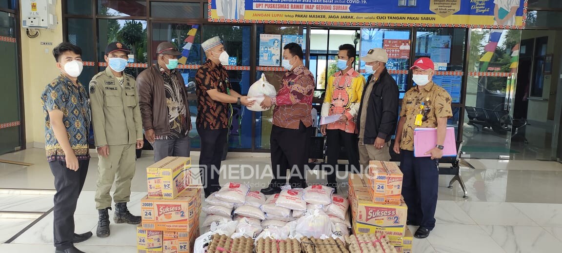 Dinsos Salurkan Bantuan untuk 17 Warga Terkonfirmasi Covid-19 di Gedungsurian 