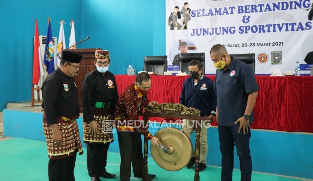 Plh Bupati Pesbar Buka Kejuaraan Pencak Silat Sirkuit
