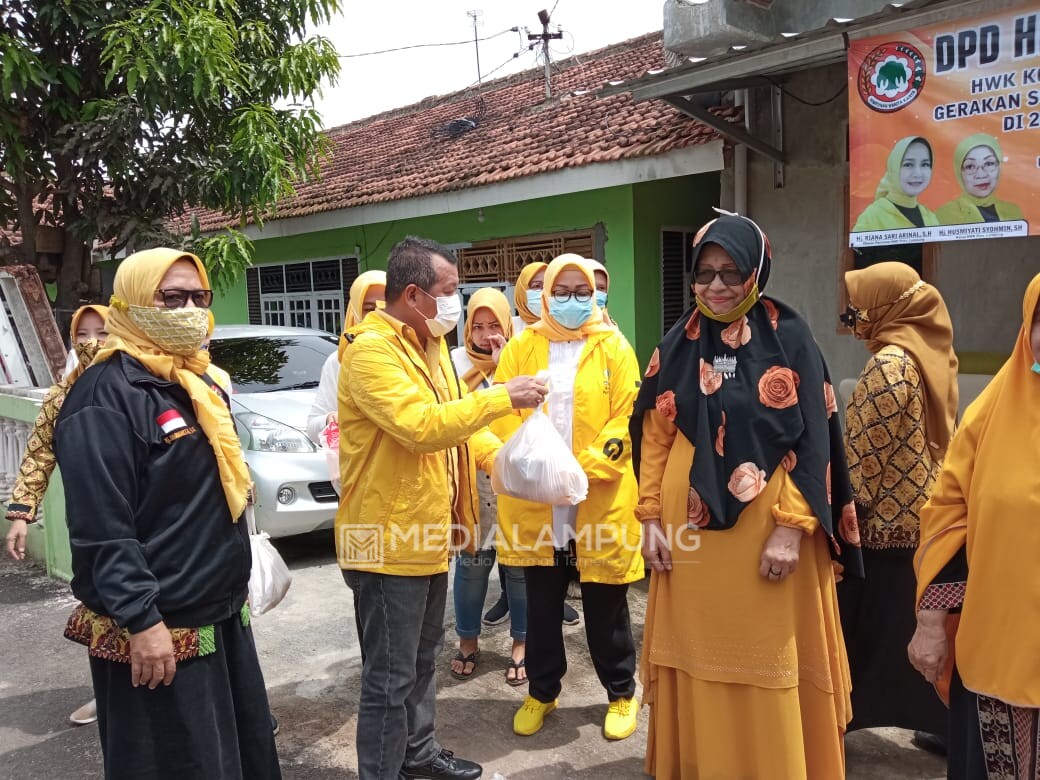 Bantu Masyarakat, DPD HWK Adakan Pasar Murah di Langkapura