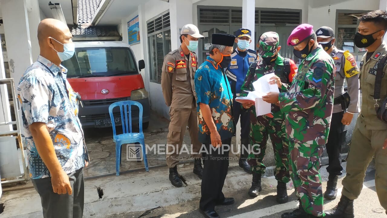 Babinsa dan Satgas Covid-19 Pantau Penerapan Prokes di Tempat Hajatan