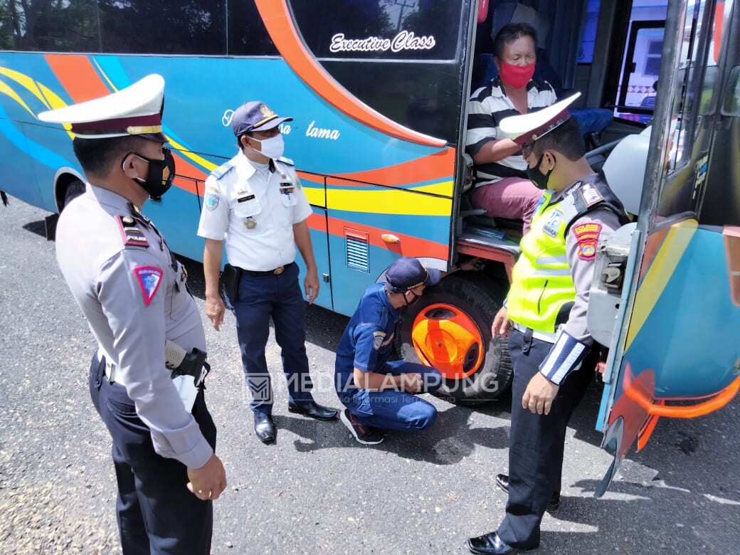 Dishub-Satlantas Tanggamus Cek Kelaikan Kendaraan Angkutan Orang dan Barang