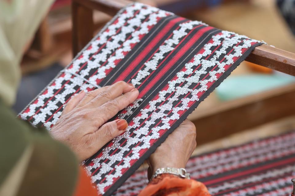 Dekranasda Pringsewu Fasilitasi Pelatihan Pengrajin Tapis