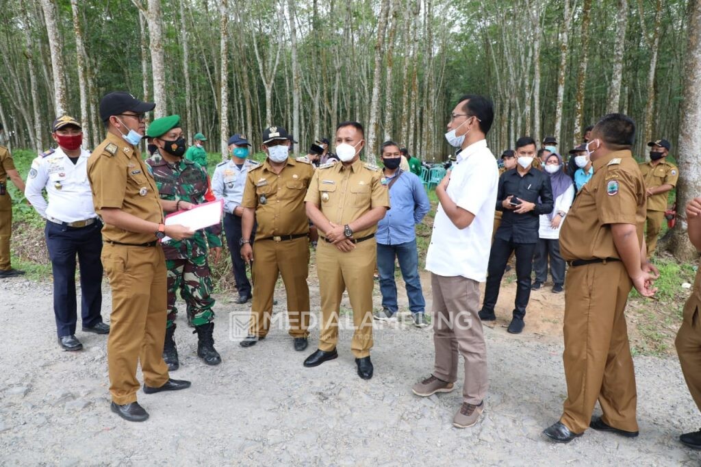 Tinjau Lahan Milik PTPN 7, Nanang Janji Bangun Kantor Desa Sabah Balau