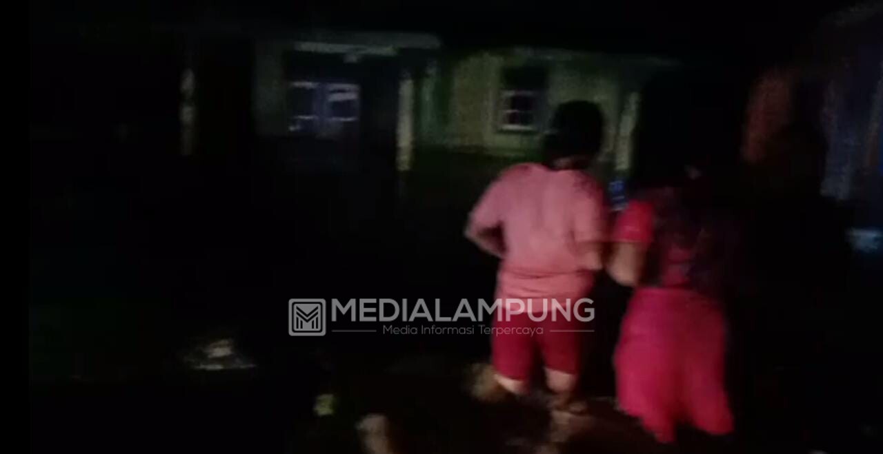 Way Tenumbang Meluap, Puluhan Rumah Warga Tergenang Banjir