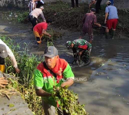 Babinsa Koramil Ikut Kegiatan Gerebek Sungai