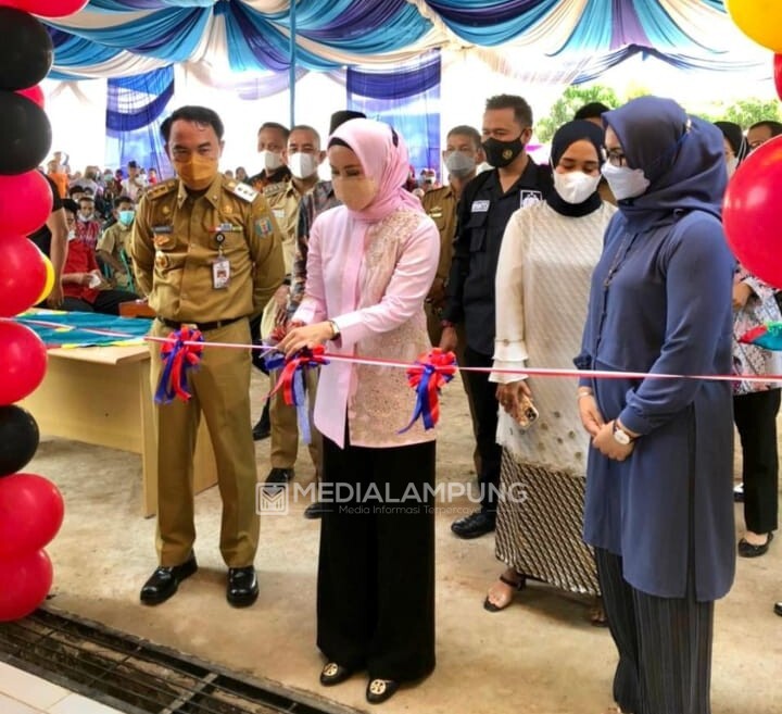 Dessy Afriyanti Adipati Resmikan CNS Mart