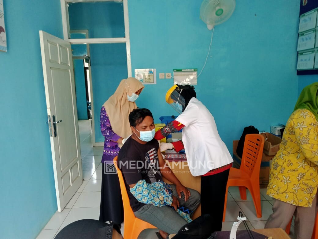 Jadi Syarat Belajar Tatap Muka, 50 Guru dan Tenaga Pendidik Jalani Vaksinasi