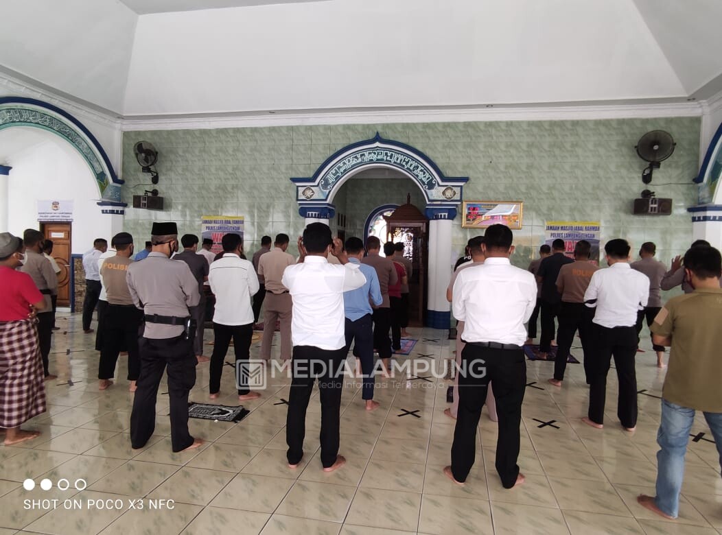 Duka Cita Tenggelamnya KRI Nanggala 402, Polres Lamteng Gelar Shalat Ghaib