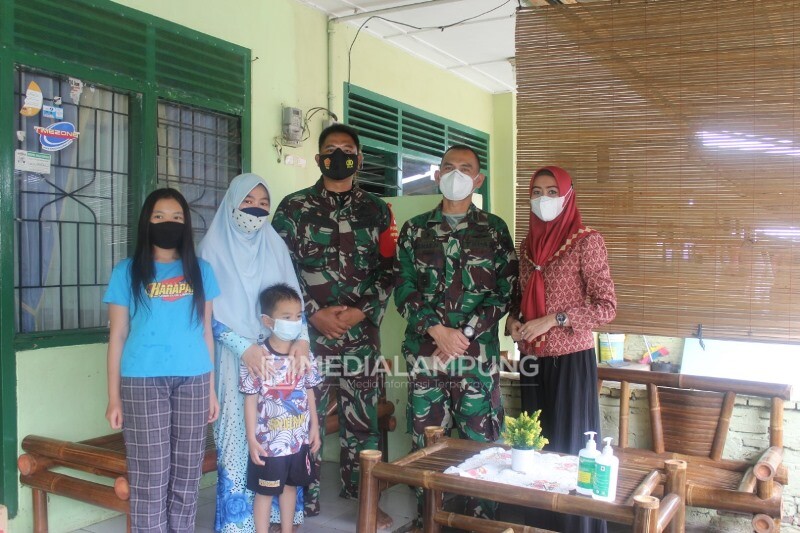 Dandim Romas Dampingi Ketua Persit Kunjungi Perumahan Dinas Babinsa