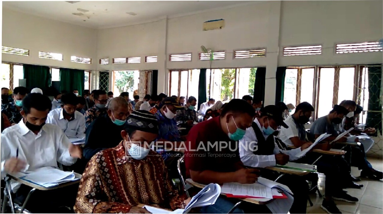 Sejumlah Balon Kakam Ikuti Tes Tertulis Pilkakam Serentak Waykanan