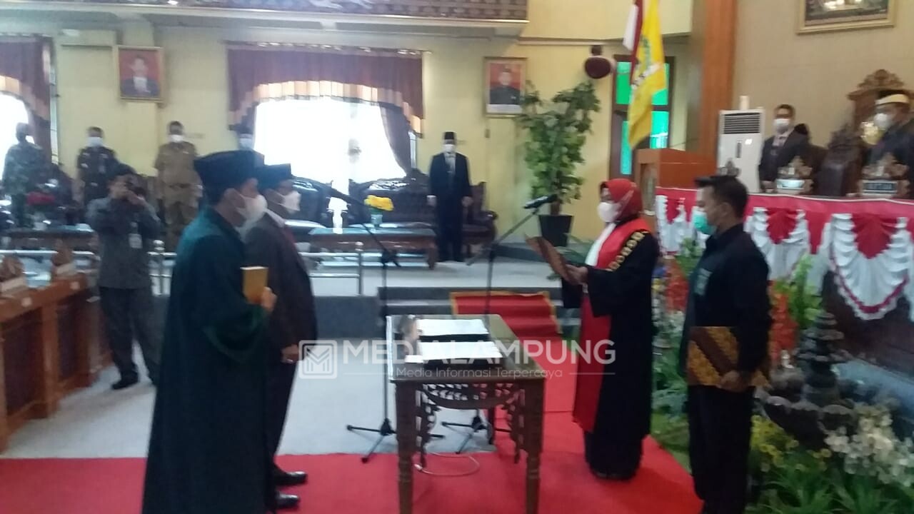 Nawawi Iskandar Dilantik Sebagai Wakil Ketua DPRD Lamtim