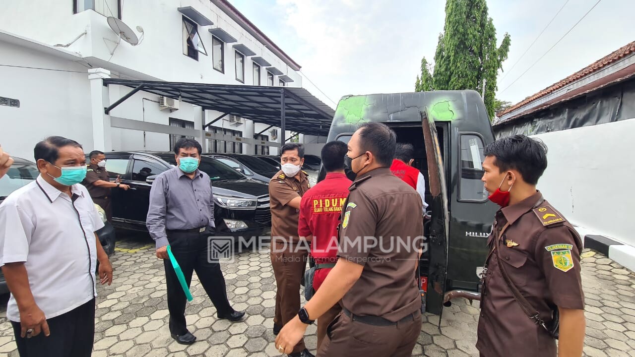 Kejari Tulangbawang Tahan Dua Tersangka Korupsi DAK Fisik Dinas Pendidikan