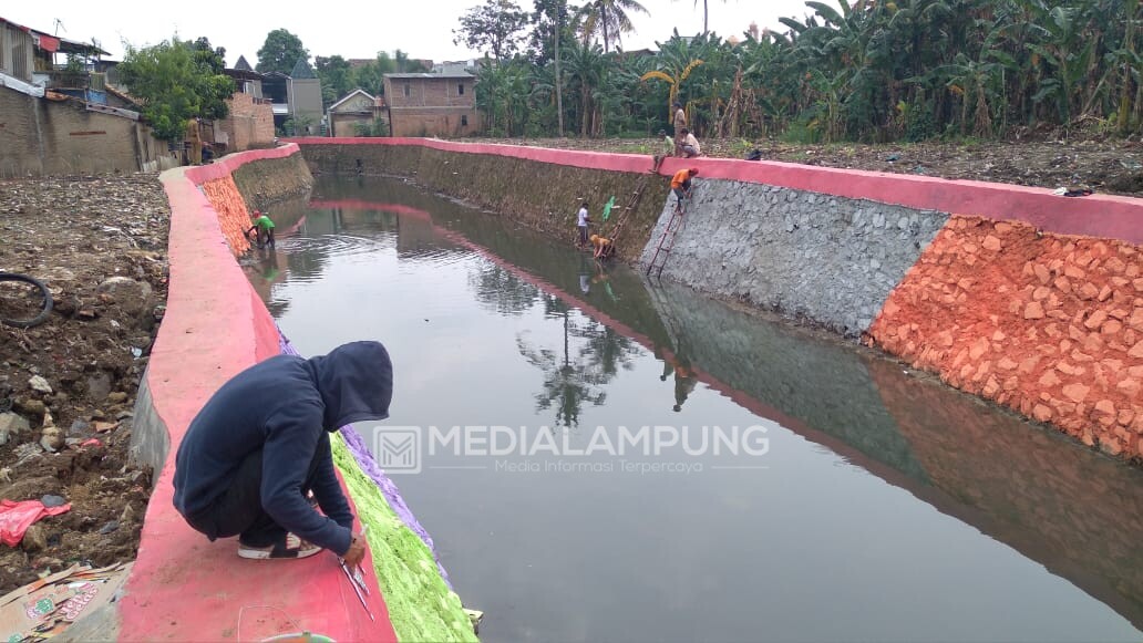 Lurah Hendra Adakan Gotong-royong di Kalibalau